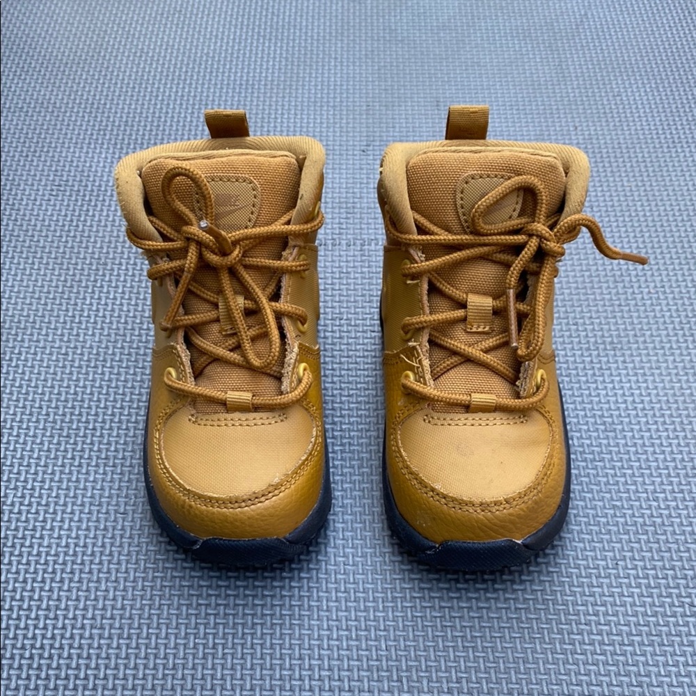 Nike Manoa Tan Boots